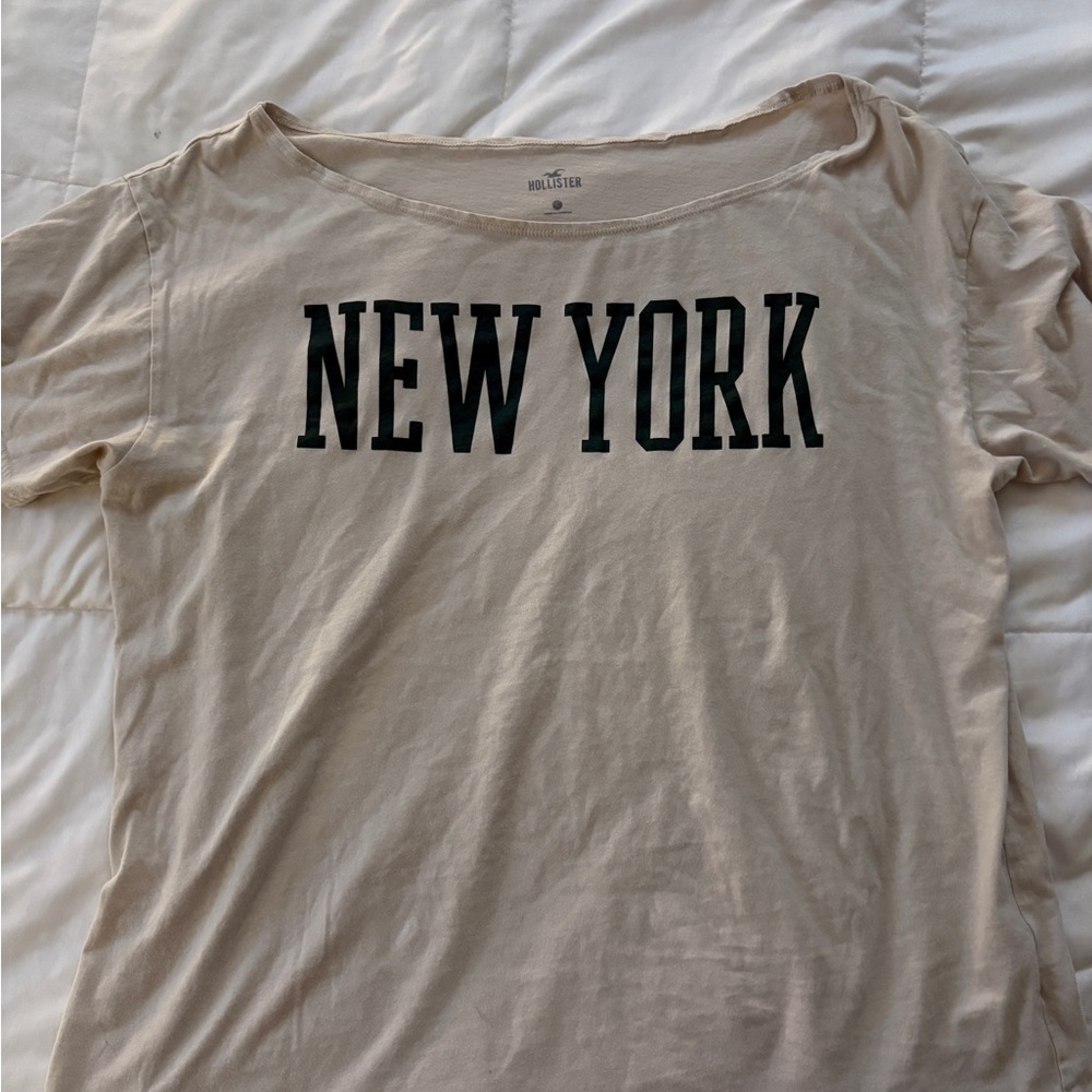 Hollister Women's Cream New York Top